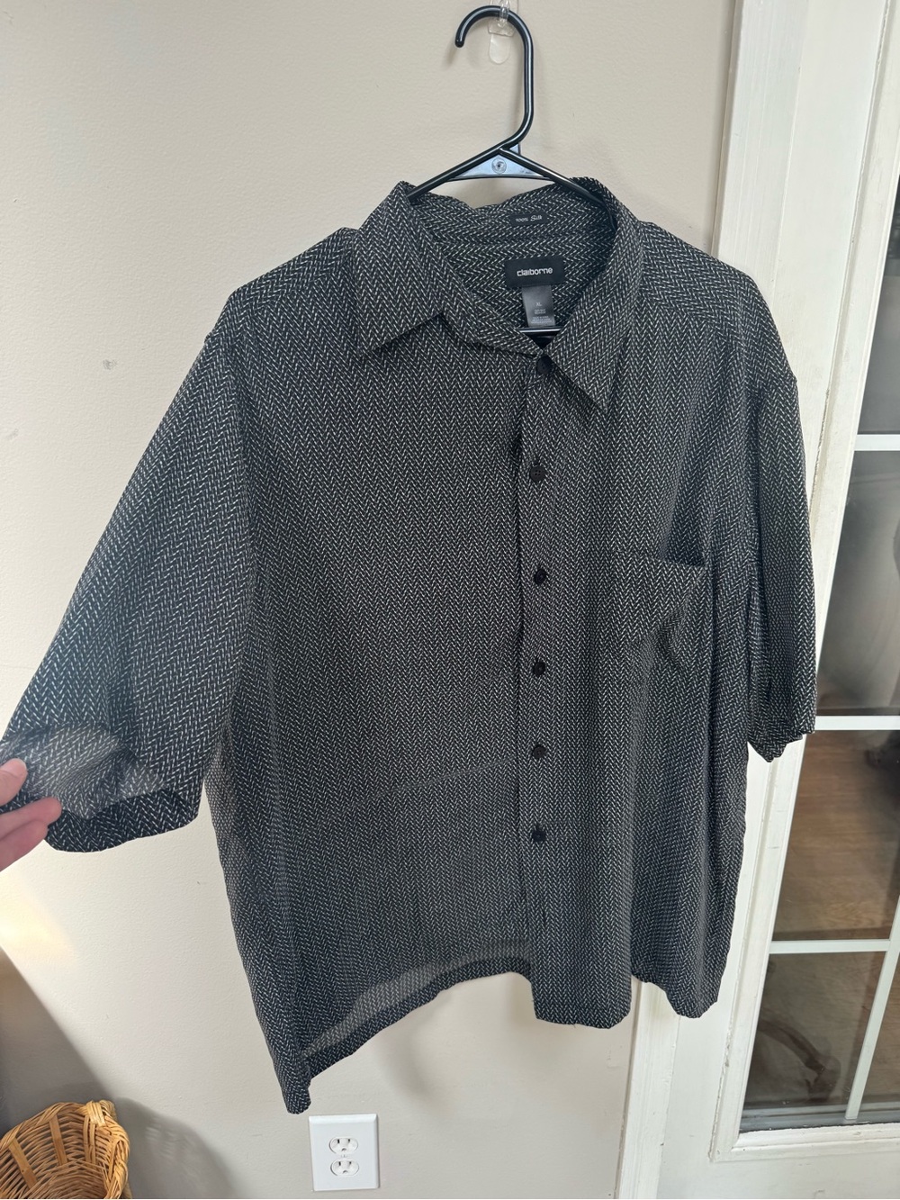 Claiborne 100% Silk Geometric Chevron Short Sleeve Button Down Shirt Black XL